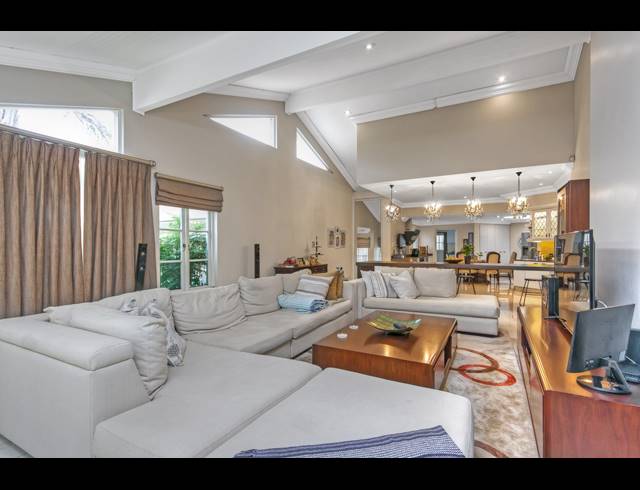 4 BEDROOM FREEHOLD FOR SALE IN BRYANSTON